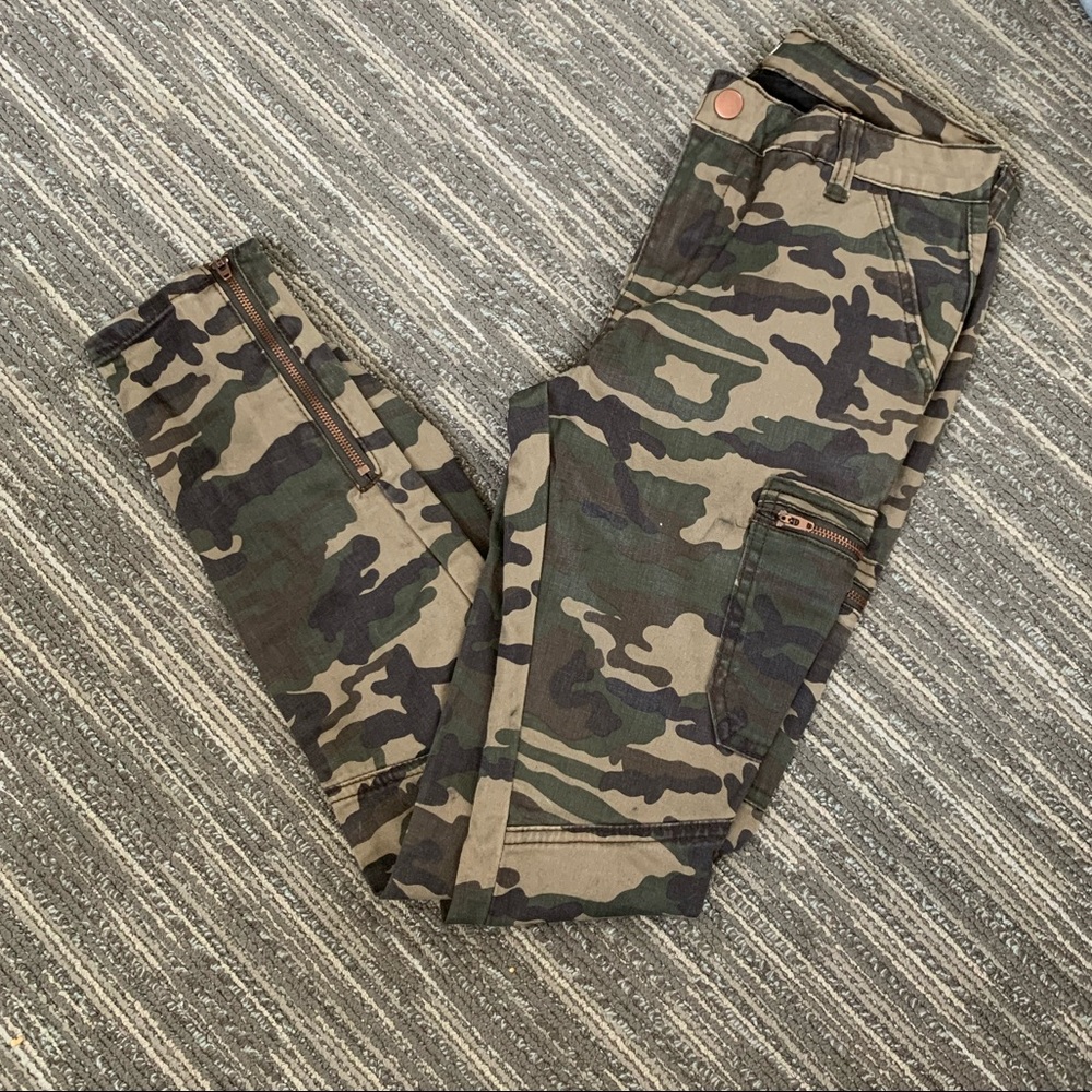 camo skinny jeans with zipper details